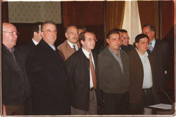 Miembros del primer consejo de administración de la UD Almería, en su visita al Ayuntamiento de Almería. 