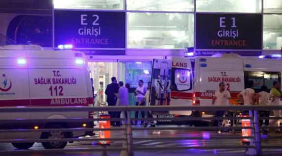 Un padre que había viajado a Turquía para rescatar a su hijo del Daesh, entre las víctimas de Estambul