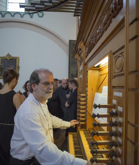 El maestro Marcon en el concierto en la iglesia de Nuestro Salvador.