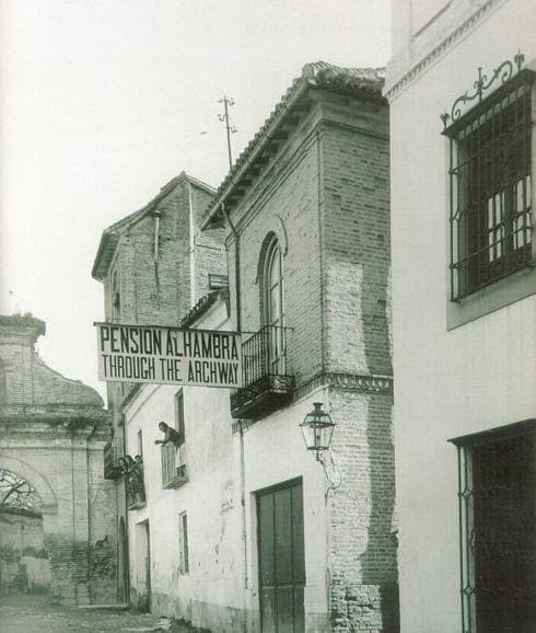 La Pensión Alhambra en la calle Real en una imagen de principios del siglo XX  