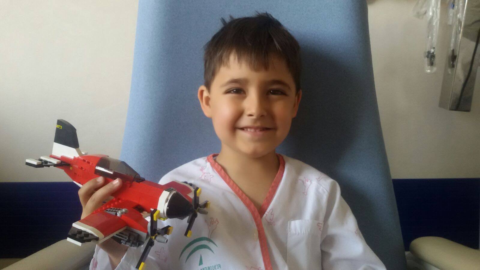 Antonio Manuel se encuentra ingresado en el Materno-Infantil de Granada. 