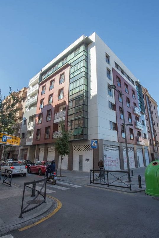 Edificio de la calle Obispo Hurtado en el que residen el exalcalde y la exconcejala Isabel Nieto.