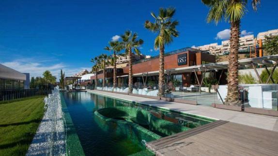 Imagen de la terraza exterior del establecimiento. 