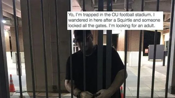 Se queda encerrado en un estadio buscando un Squirtle y avisa por Twitter
