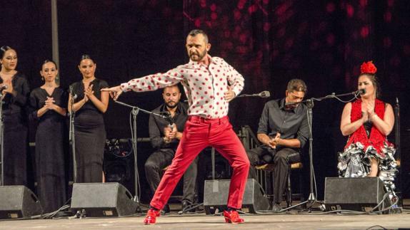 El bailaor Tomás de María durante su puesta en escena. 