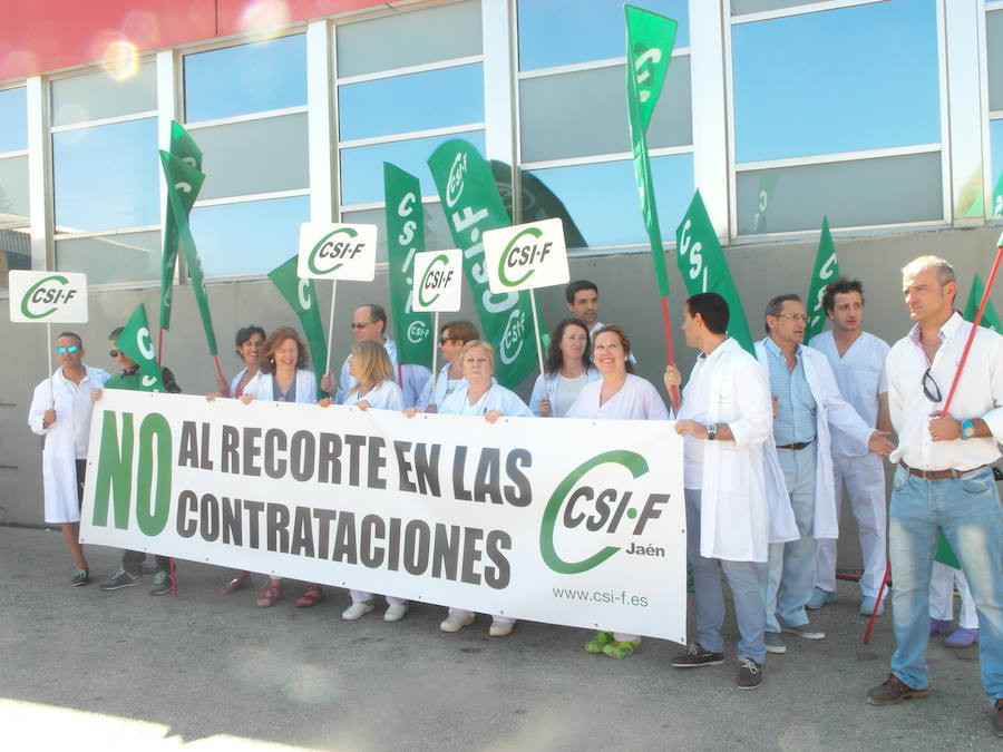 CSIF se concentra para denunciar "la política cicatera de contrataciones del SAS"