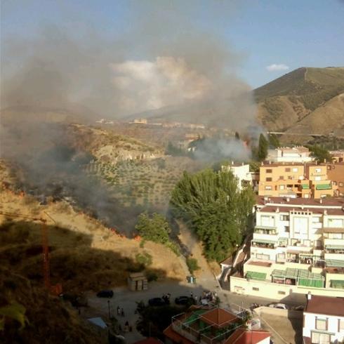 El incendio de Cenes de la Vega queda en conato al afectar solo a una hectárea de pasto