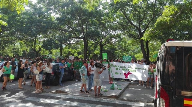 Más de 2.000 personas se concentran en Sevilla por "la no destrucción" de la educación pública