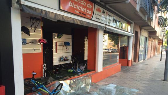 Roban con alunizaje en la tienda de bicicletas de la capital