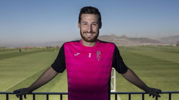 El lateral diestro Rodrigo Román ‘Tito’ posa sonriente en las dependencias de la Ciudad Deportiva.