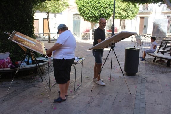 El XVII Concurso de Pintura reúne a 18 participantes por el casco histórico