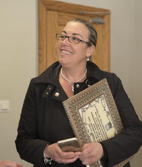 Interviú agota su tirada en Granada en pocas horas gracias a la novia del Papa del Palmar