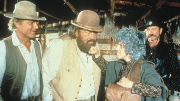 Terence Hill junto a Bud Spencer, en una escena de la película 'Le llamaban Trinidad', en Almería 