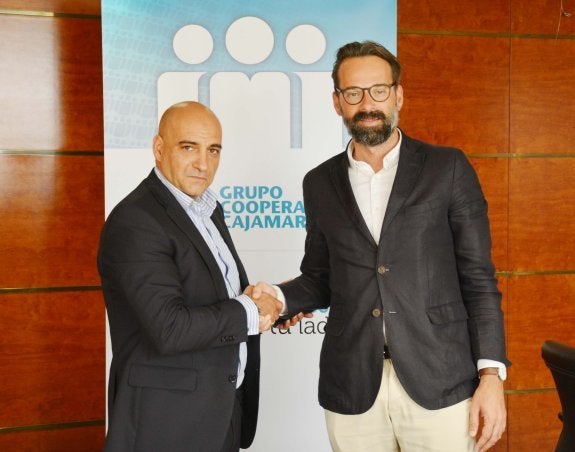 Ricardo García, director de Banca de Empresa, y Francisco Estevan, consejero-delegado de Tufinanziación.