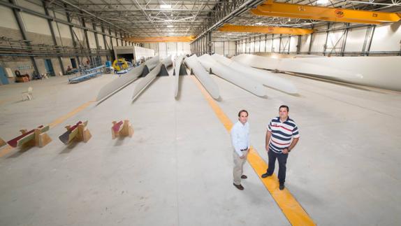 Enrique y Pascual Medina, en las instalaciones de E.Blades Technology en Ferreira. 