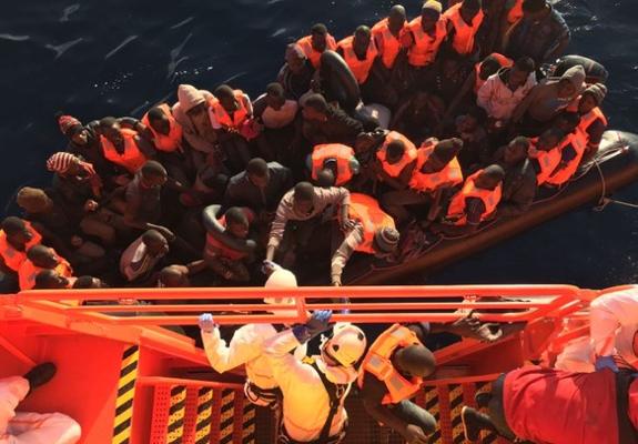 Llegan al puerto de Motril los 52 inmigrantes rescatados