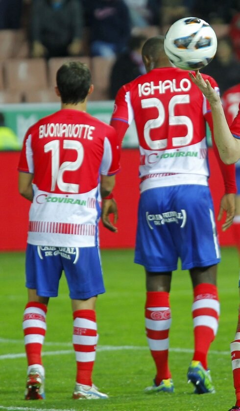 Los dos jugadores acusados, en un partido del Granada.