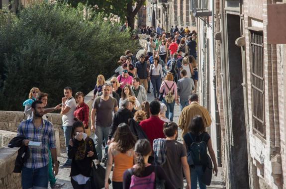 La Carrera del Darro es una de las zonas más visitadas por los turistas que llegan a la capital. 