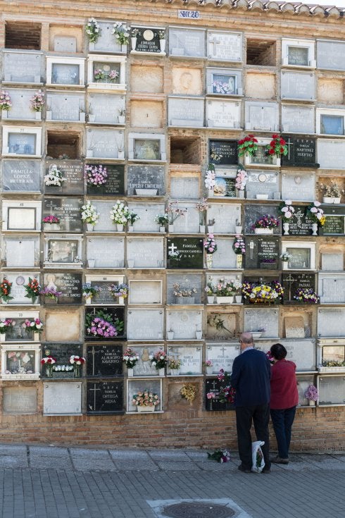 Imagen de una de las calles del cementerio de San José de Granada.