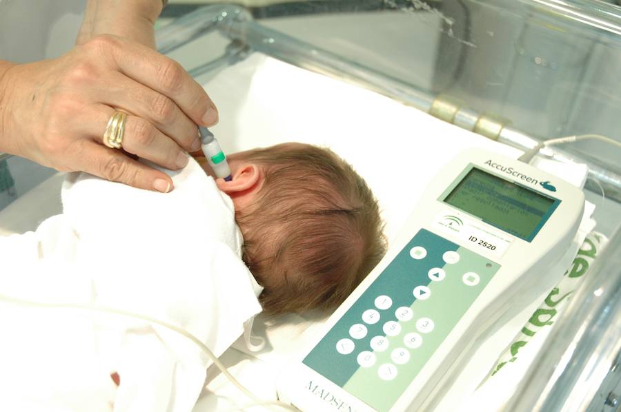 El Hospital practica en lo que va de año 1.778 pruebas a bebés para detectar problemas auditivos
