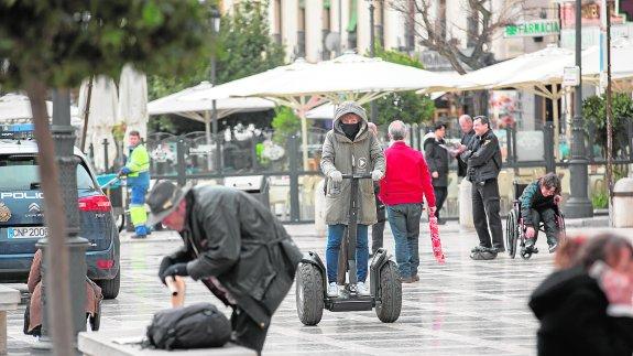 Prohíben circular por las aceras a los vehículos de movilidad personal