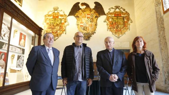 La Lonja de la Capilla Real presume de sus escudos del XVI restaurados