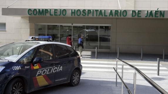 Los médicos del hospital de Jaén detectaron el caso de supuestos abusos y malos tratos.