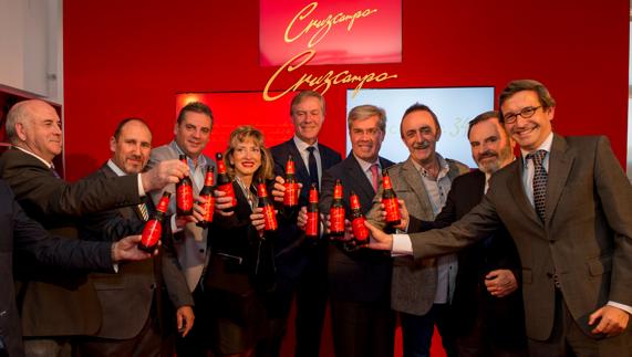 Ya se puede comprar la Cruzcampo especial Navidad en toda Andalucía