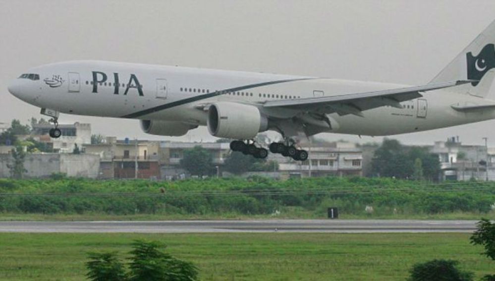 El colapso de todos los váters de un avión obliga a aterrizar de emergencia