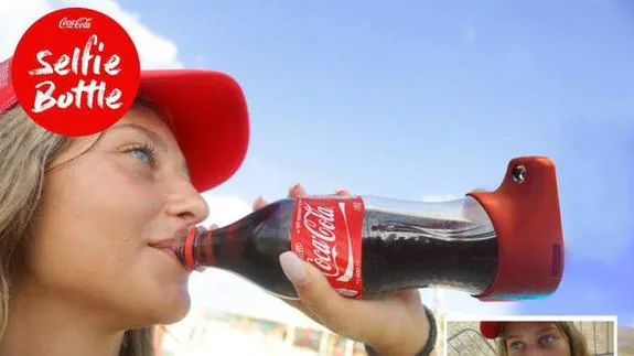 La nueva botella de Coca-Cola que permite hacer selfies mientras bebes