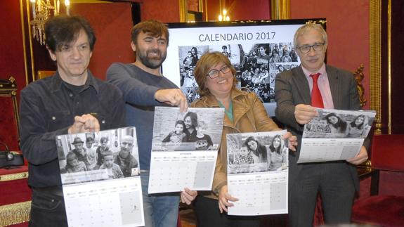 El Ayuntamiento de Granada y la asociación 'Mírame' presentan el calendario para concienciar sobre el autismo