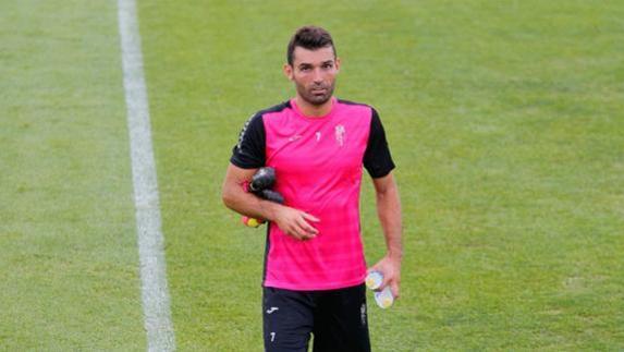 Barral, en un entrenamiento con el Granada