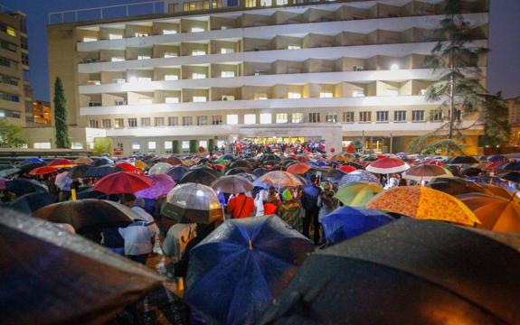 La concentración, a las puertas del Virgen de las Nieves.