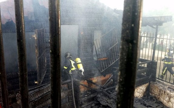 Bomberos interviniendo este año en un incendio en Bedmar.