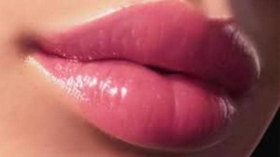 3 trucos para dar volumen a tus labios
