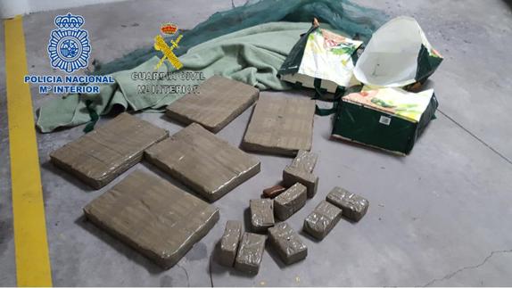 Sorprenden a un joven con 29.600 gramos de hachís en Playa Granada