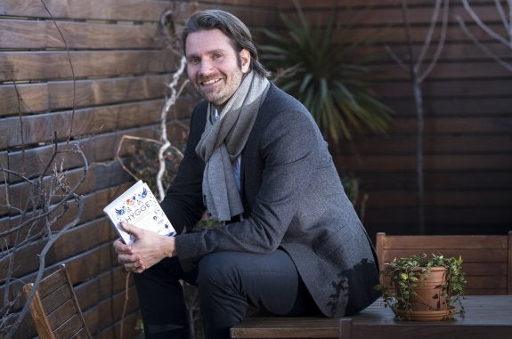 Meik Wiking, director del Instituto de Investigación sobre la Felicidad de Dinamarca, presenta su libro en España.