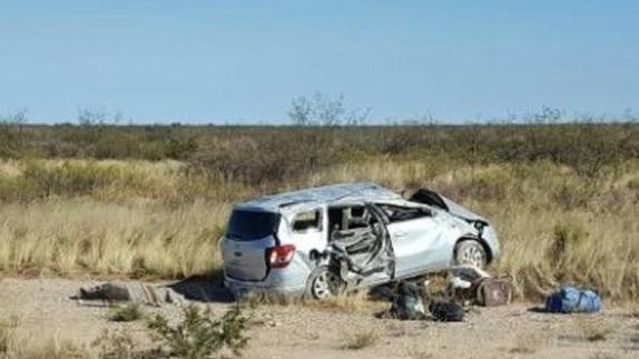 El coche en el que viajaban las víctimas.