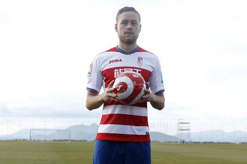 Sverrir Ingi Ingason posa de rojiblanco tras su entrenamiento de ayer. 