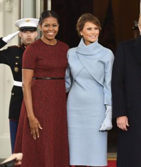 A pesar de ofrecer perfiles opuestos de lo que se espera de una primera dama, Michelle Obama y Melania Trump exhibieron en público una relación muy cordial.