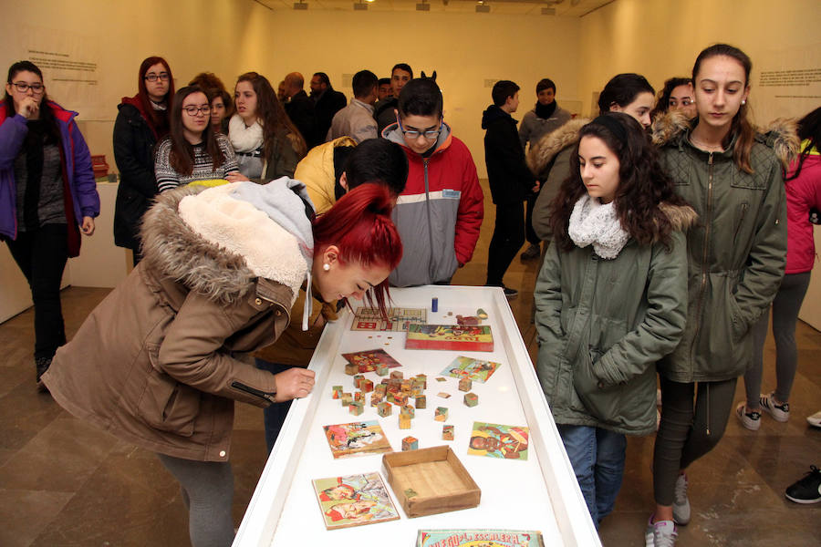 Un programa didáctico usa los juguetes de Lorca para acercar su figura a los niños