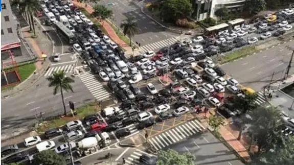 El tremendo atasco de tráfico que parece una pesadilla
