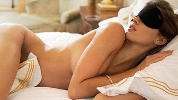 Dormir desnudo es beneficioso para la salud y adelgaza