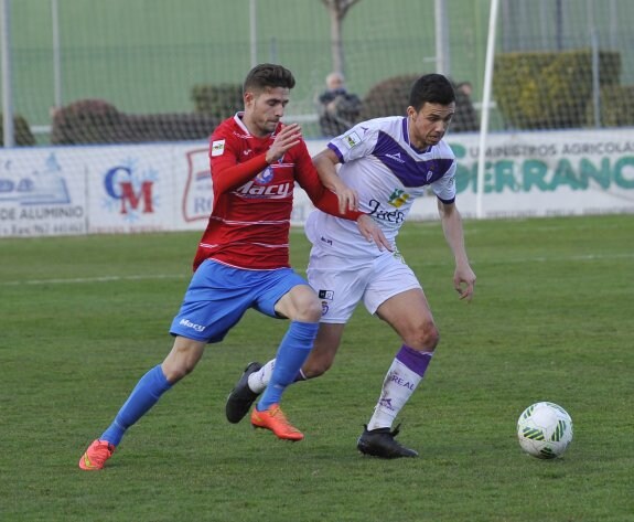 El Real Jaén consiguió un empate el domingo en La Roda. 