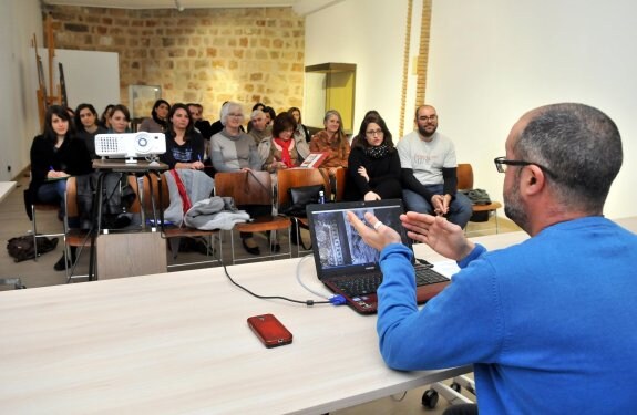 Las jornadas, que se desarrollarán durante dos días, serán clausuradas hoy al mediodía por la delegada territorial de Cultura.