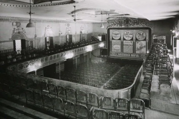 Interior del primer cine Regio antes de la reforma de los años cincuenta.