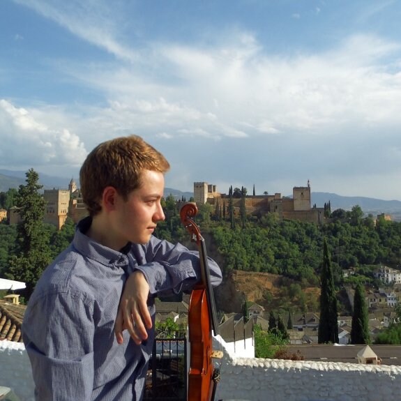 El violinista Samuel García, en una reciente visita a Granada. 
