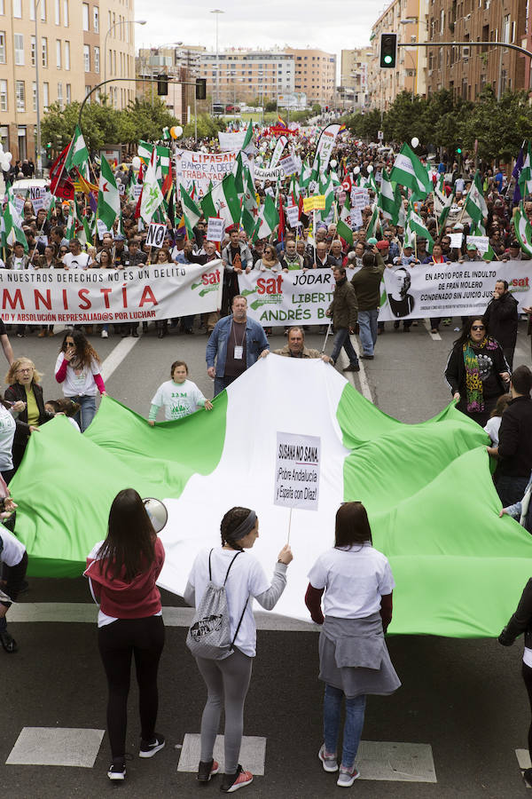 Decenas de miles de personas participan en la 'Marcha de la Dignidad' para que el 28F sea "una jornada de lucha"