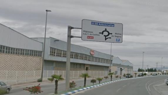 Muere un motorista al cochar contra una grúa