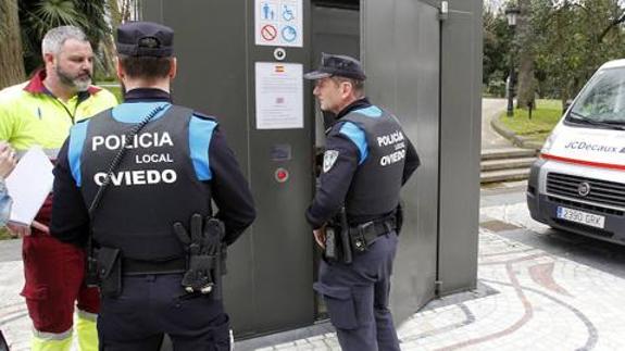 Movilizan a bomberos y la Policía Local por quedarse sin papel higiénico